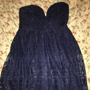 Women’s strapless lace dress